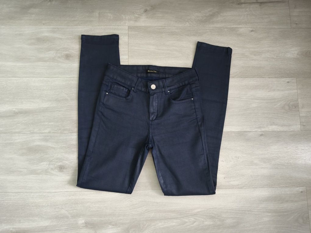 Granatowe woskowane spodnie Massimo Dutti