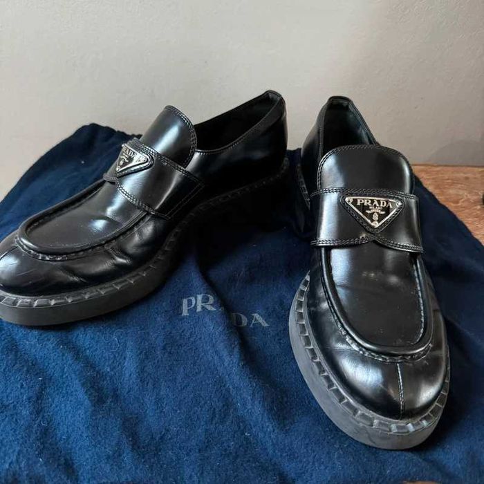Mocassins Prada pretos com plataforma, novos, tamanho 8,5.
