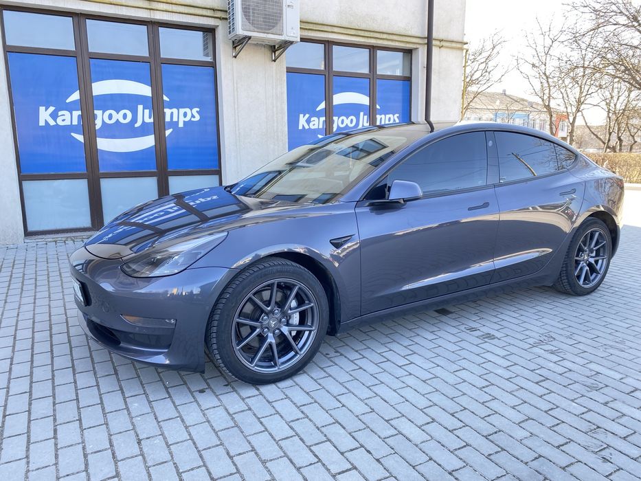 Tesla 3 тесла електромобіль
