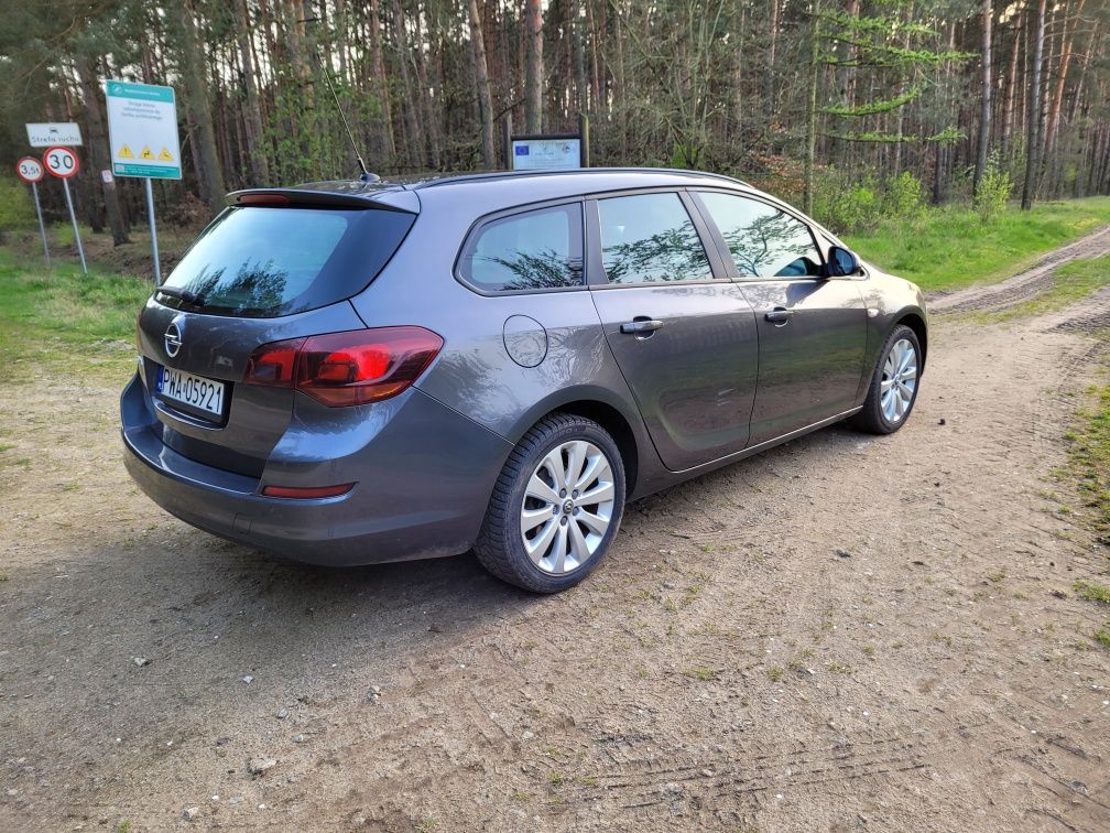 Opel Astra J kombi Sports Tourer