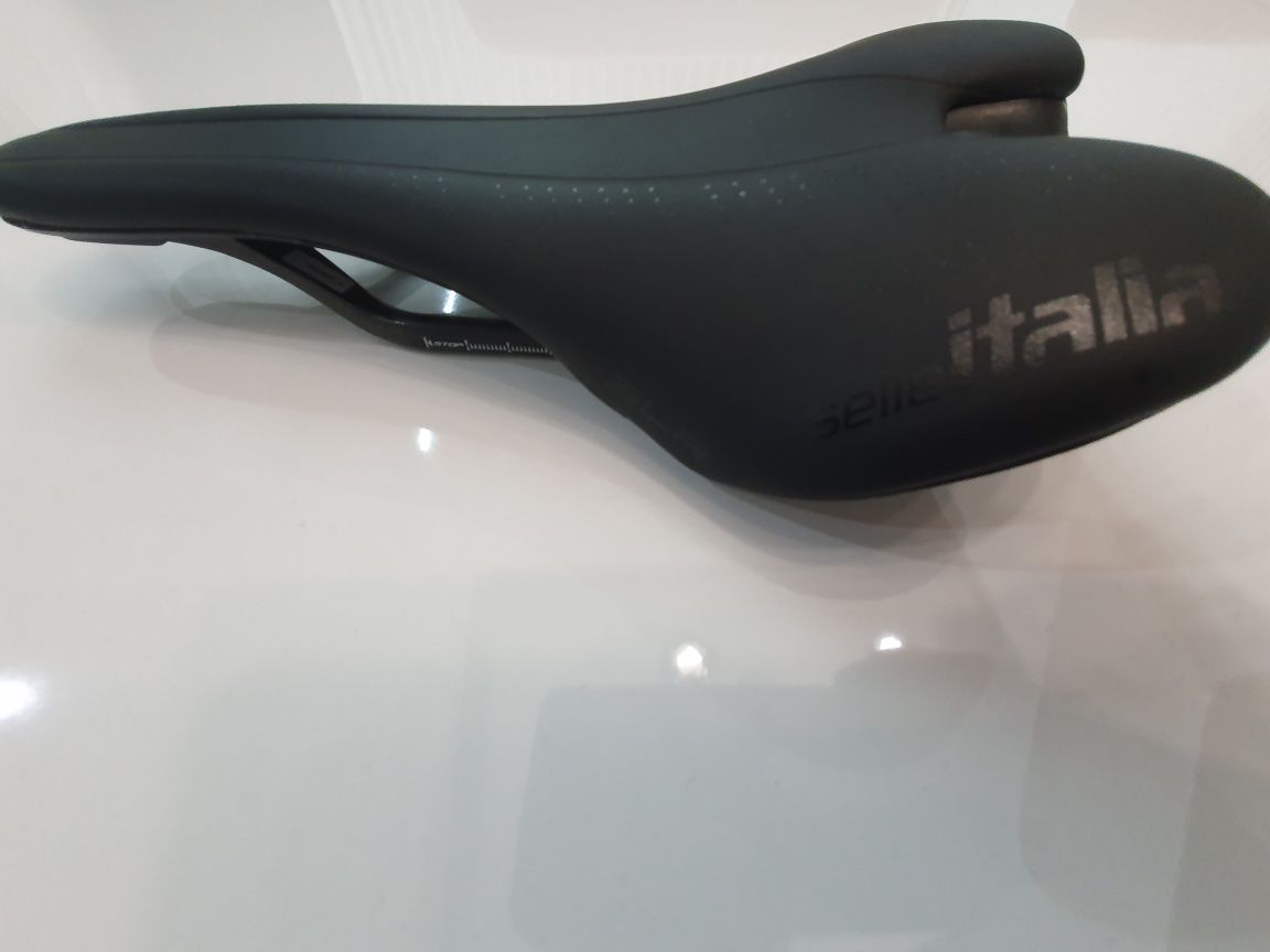 Selle Italia Carbon Saddle SLR Boost Kit 
Novo, retirado de uma bici