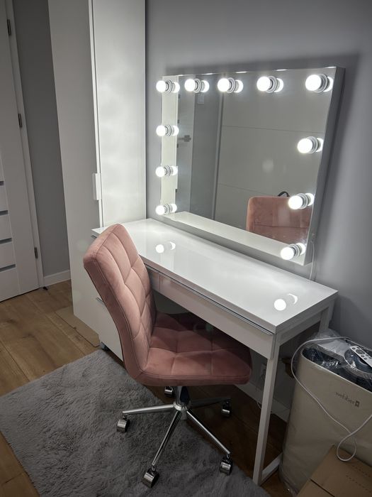 Toaletka Besta Burs Ikea + lustro + krzesło