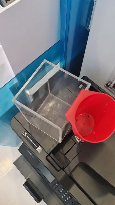 Conjunto de caixa acrílica com suporte para pano ou esfregao