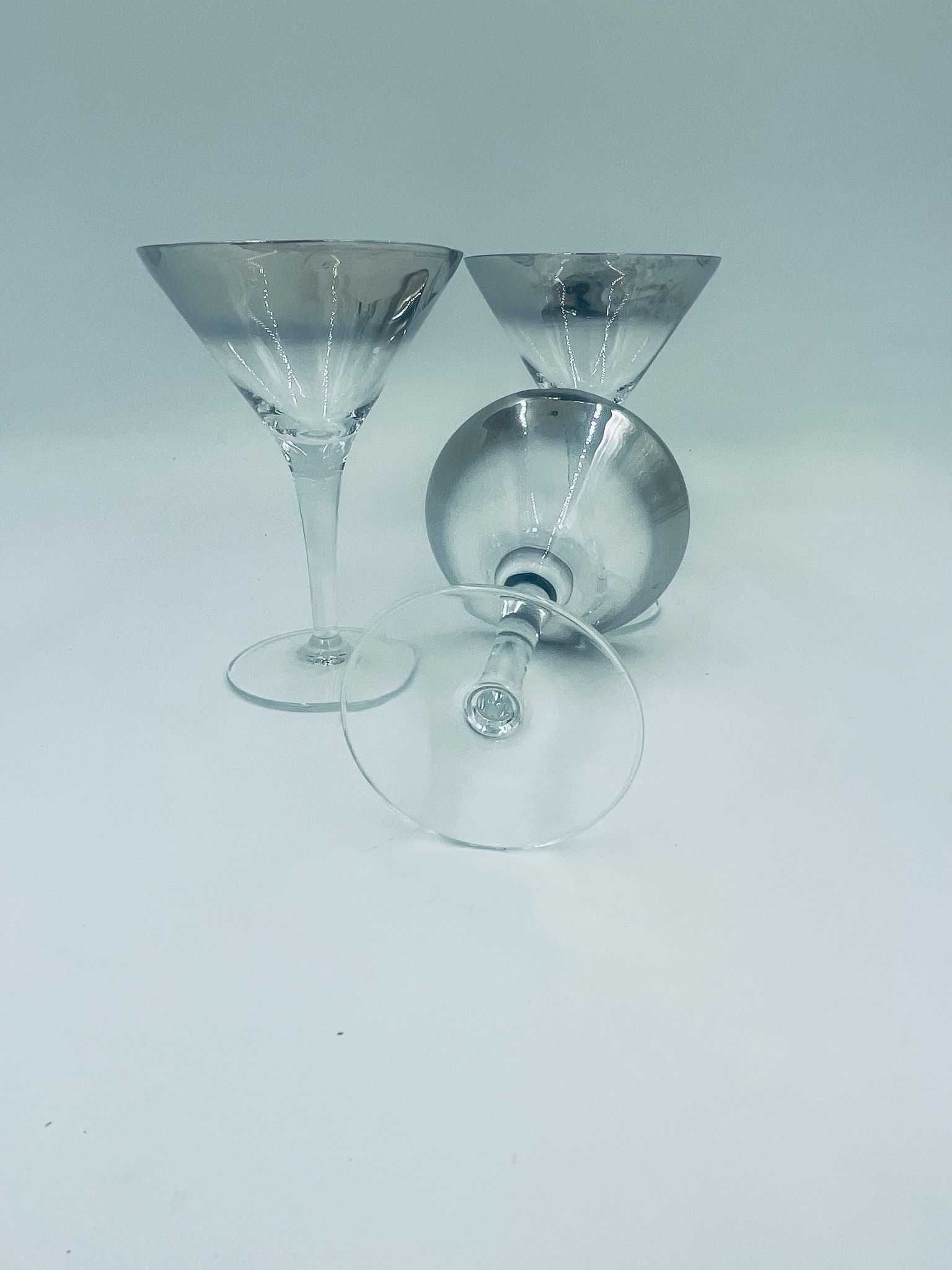 Kieliszek do Martini z srebrzonym dymionym rantem