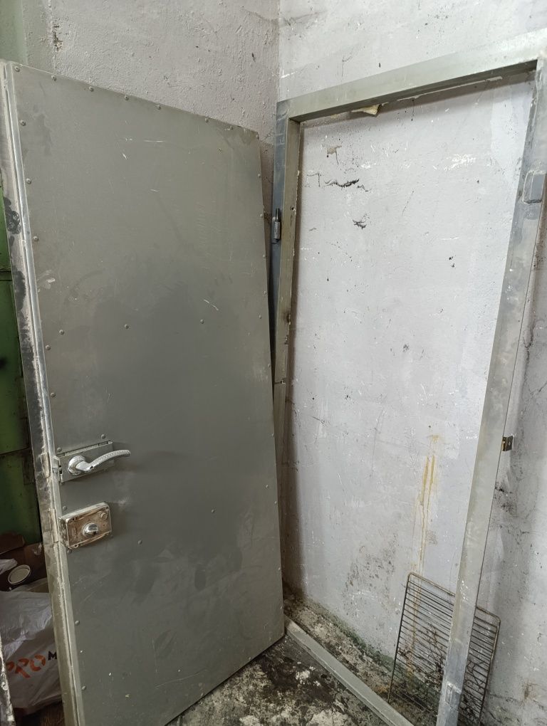 Продам Двері 5000