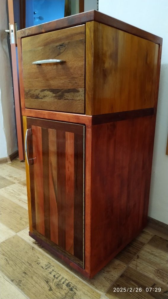 Тумбочка из дерева
