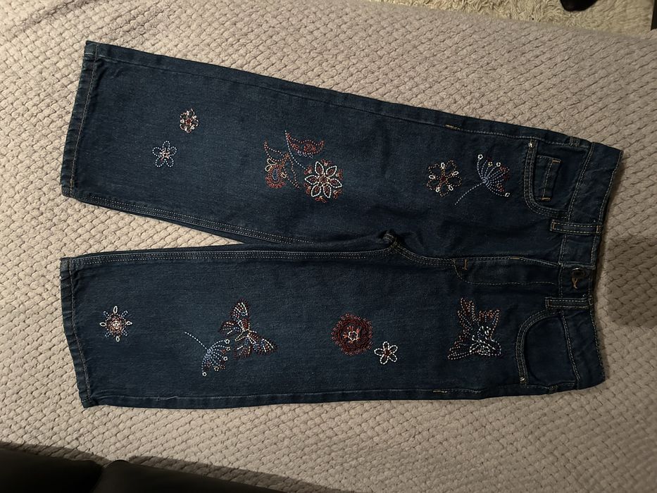 Calças de menina 5 anos, novas.