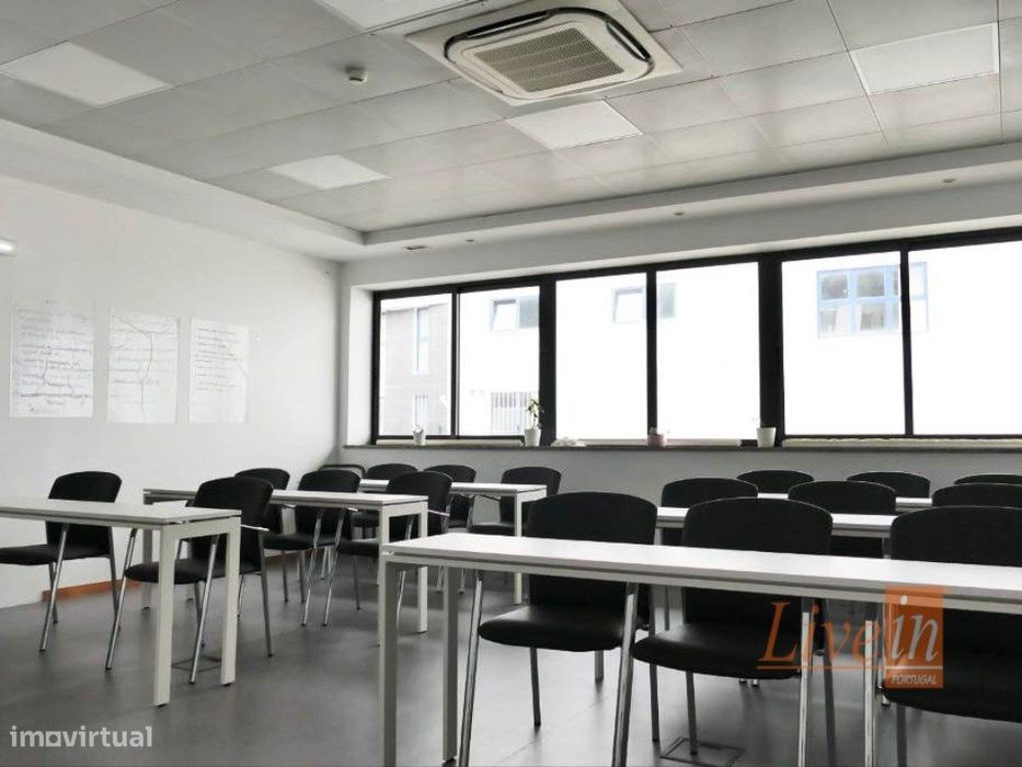 Escritório com 52 m2 em Frielas na Zona de Loures