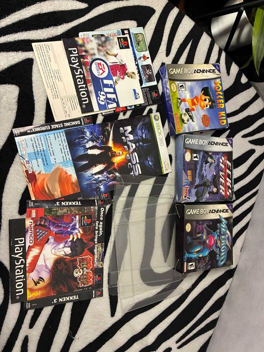 Zestaw pudełek i okładek gier PS1 GBA Xbox retro gaming