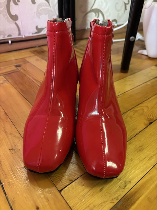 Жіночі черевики на підборах