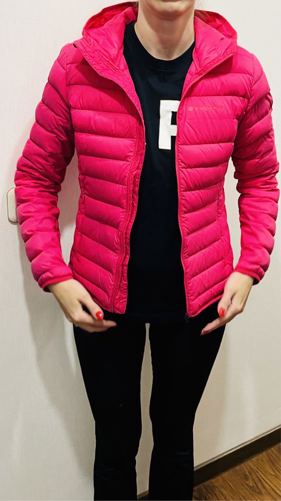 Рожева жіноча куртку на пуху Everest