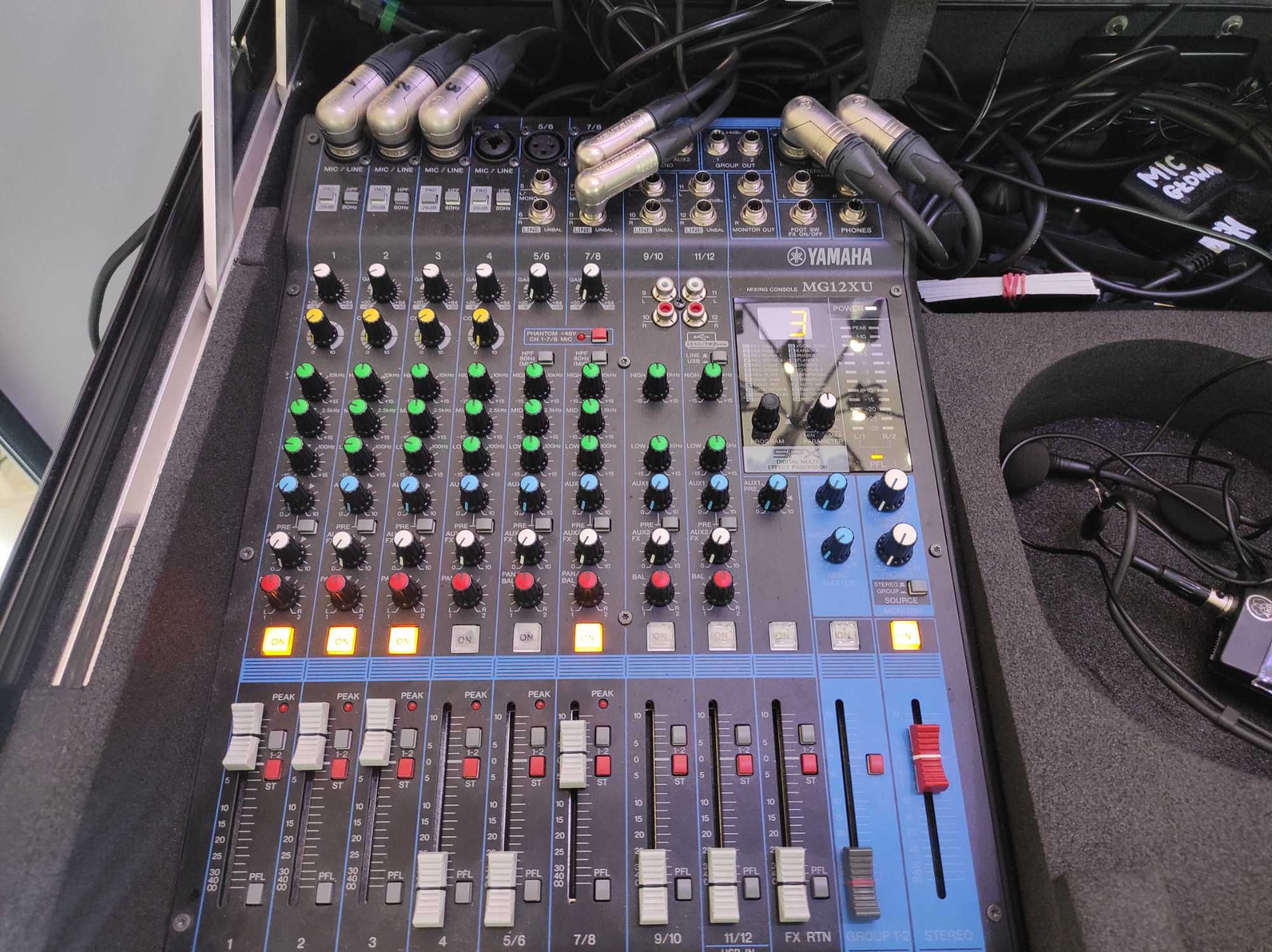 mixer Yamaha MG 12 Xu, Mikrofony, Case,