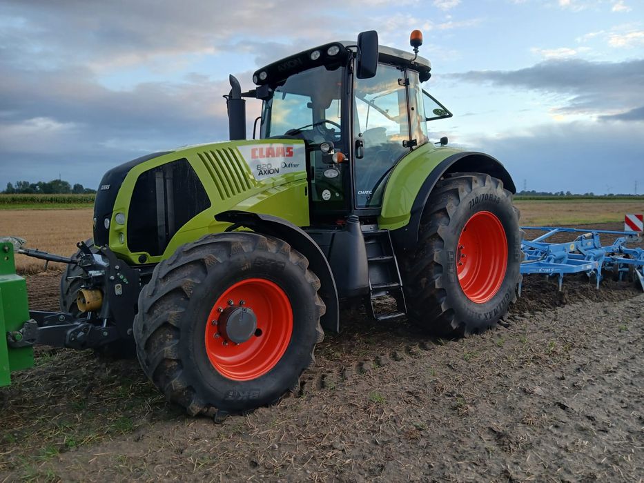 Ciągnik rolniczy Claas Axion 820