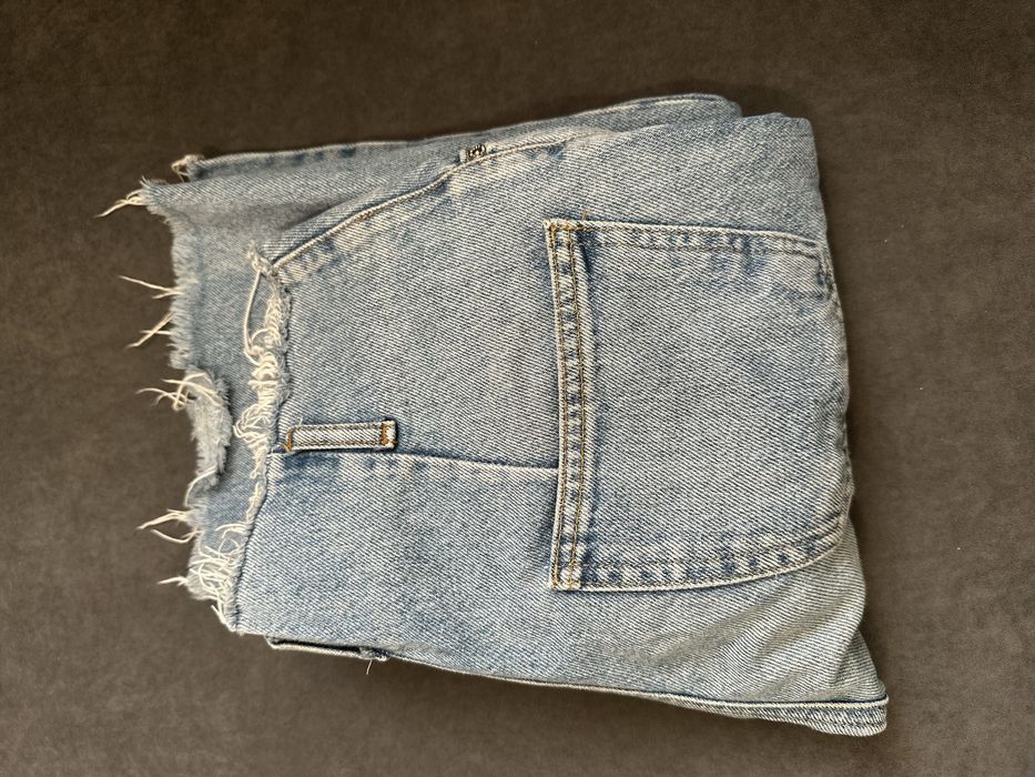 Джинси з необробленими краями