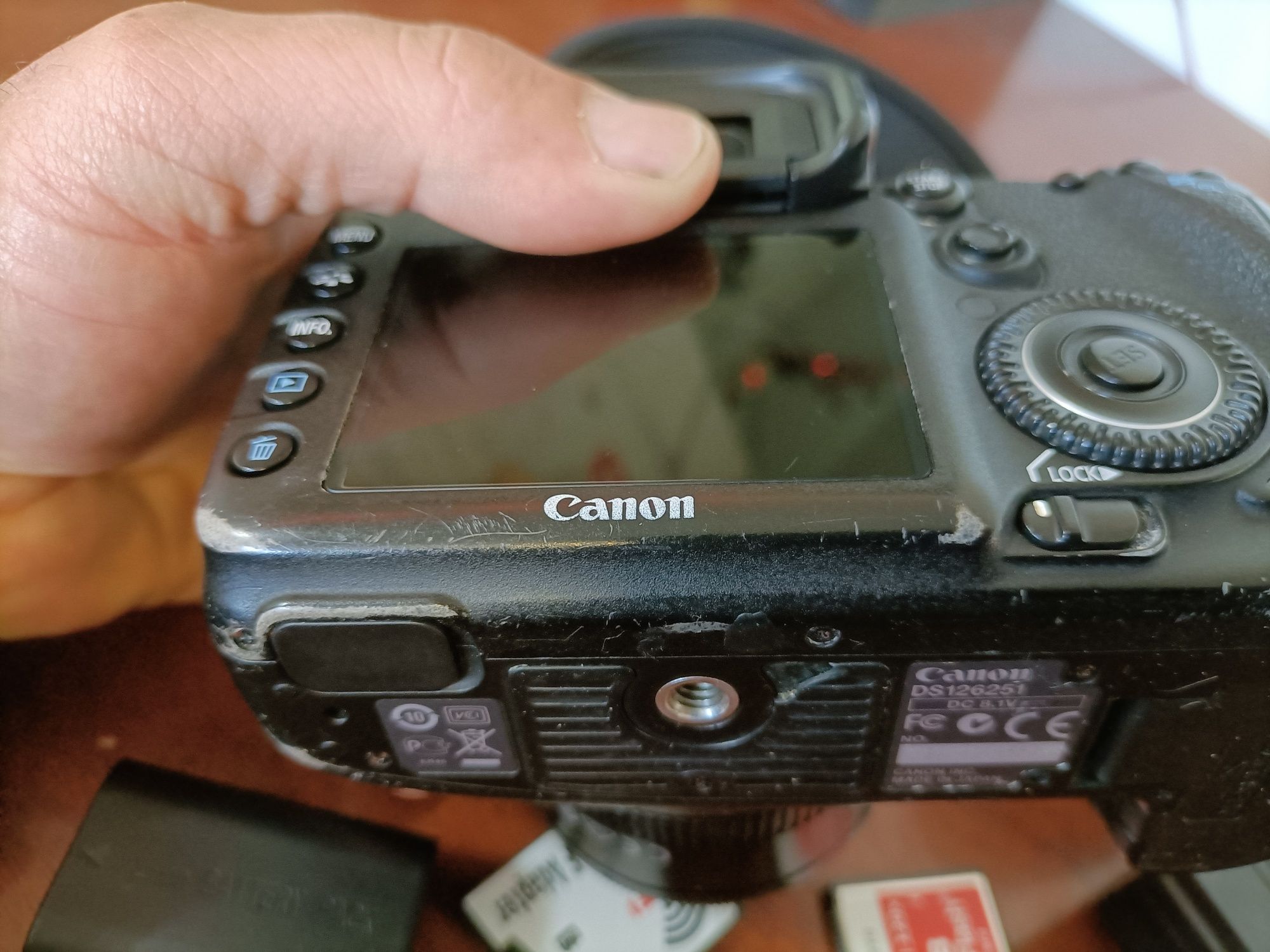 Cannon eos 7d  .