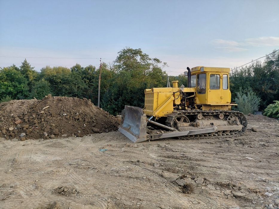Послуги бульдозера, екскаватора, маніпулятора та іншої спецтехніки