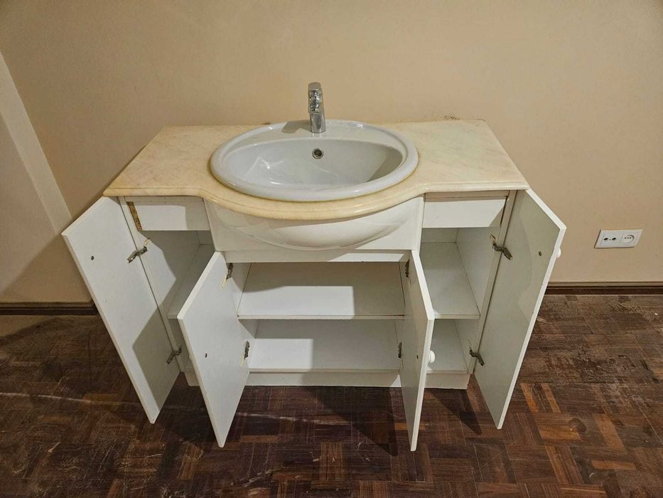 Móvel WC com lavatório e com tampo em pedra