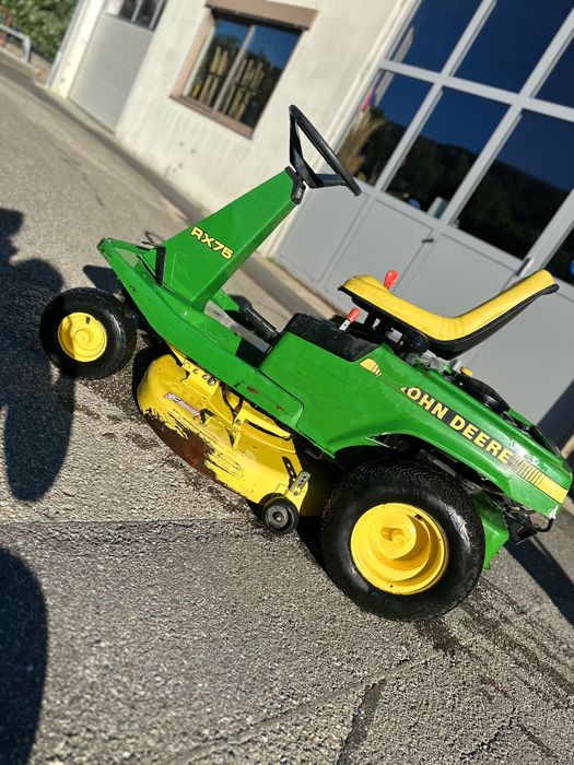 Trator corta relva John Deere