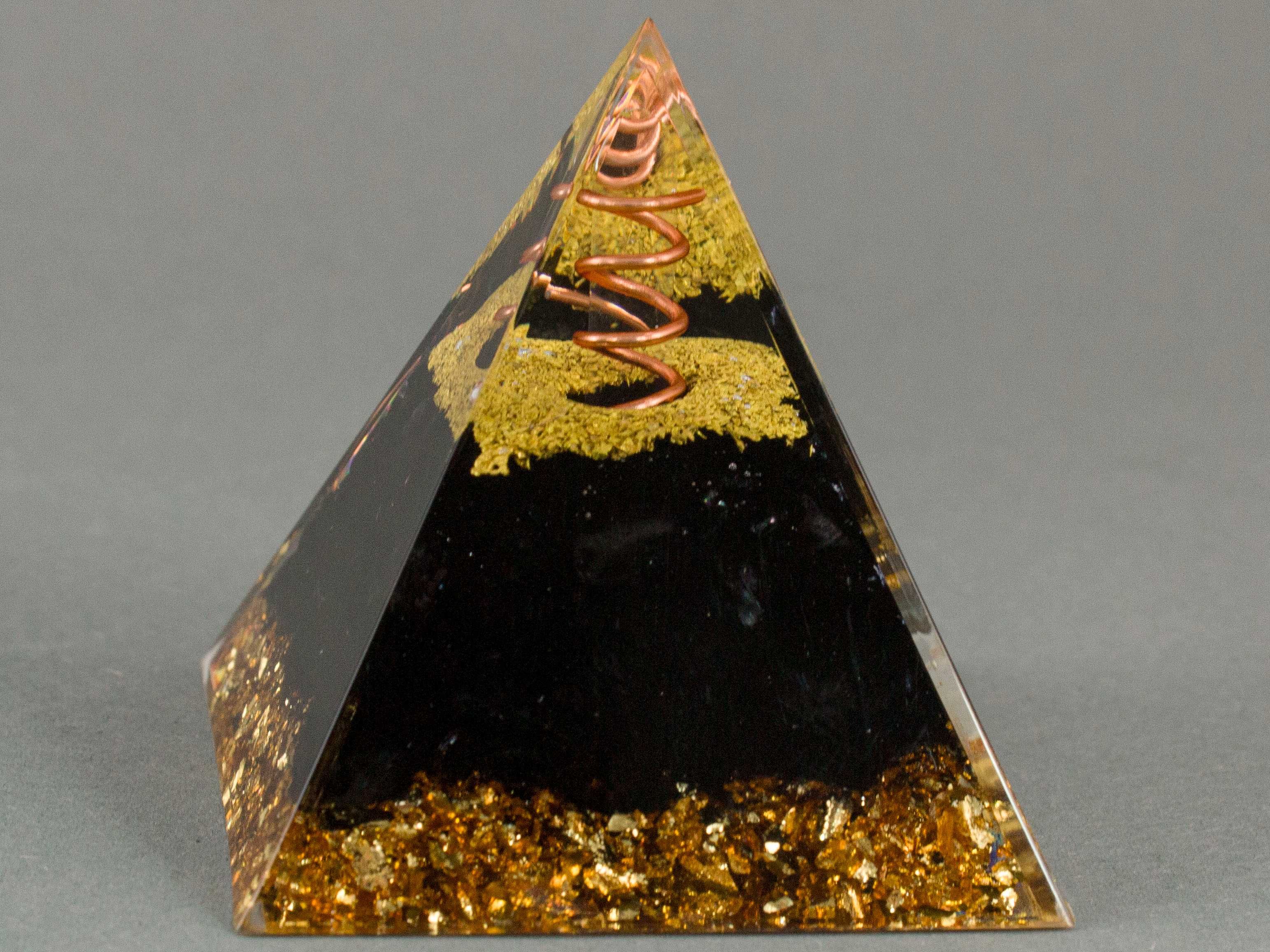 Piękna Piramidka Orgonit Obsydian Złota Folia Topaz Biały Czakry 5 cm