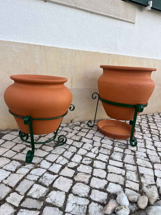 Vasos barro com suporte em ferro