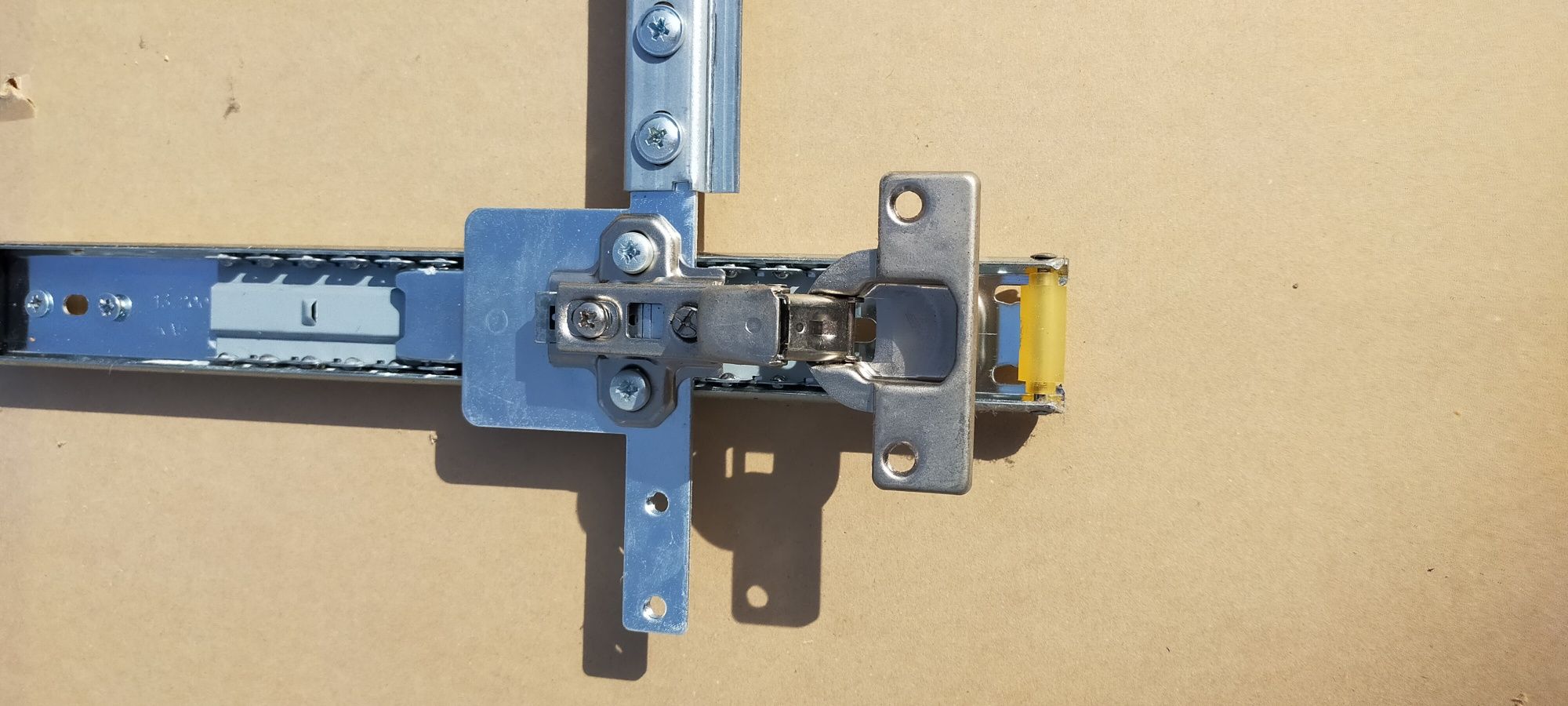 Prowadnice zawiasy mechanizm drzwiczek z IKEA