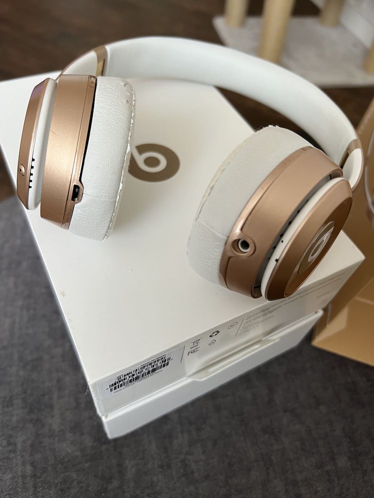 Навушники Beats SOLO2 золотого кольору ,бу