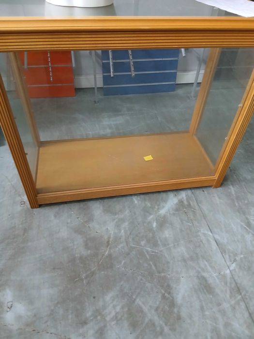 VITRINES, Balcões, acrilicos, cabides, novos.  Bom Preço.DESOCUPAR