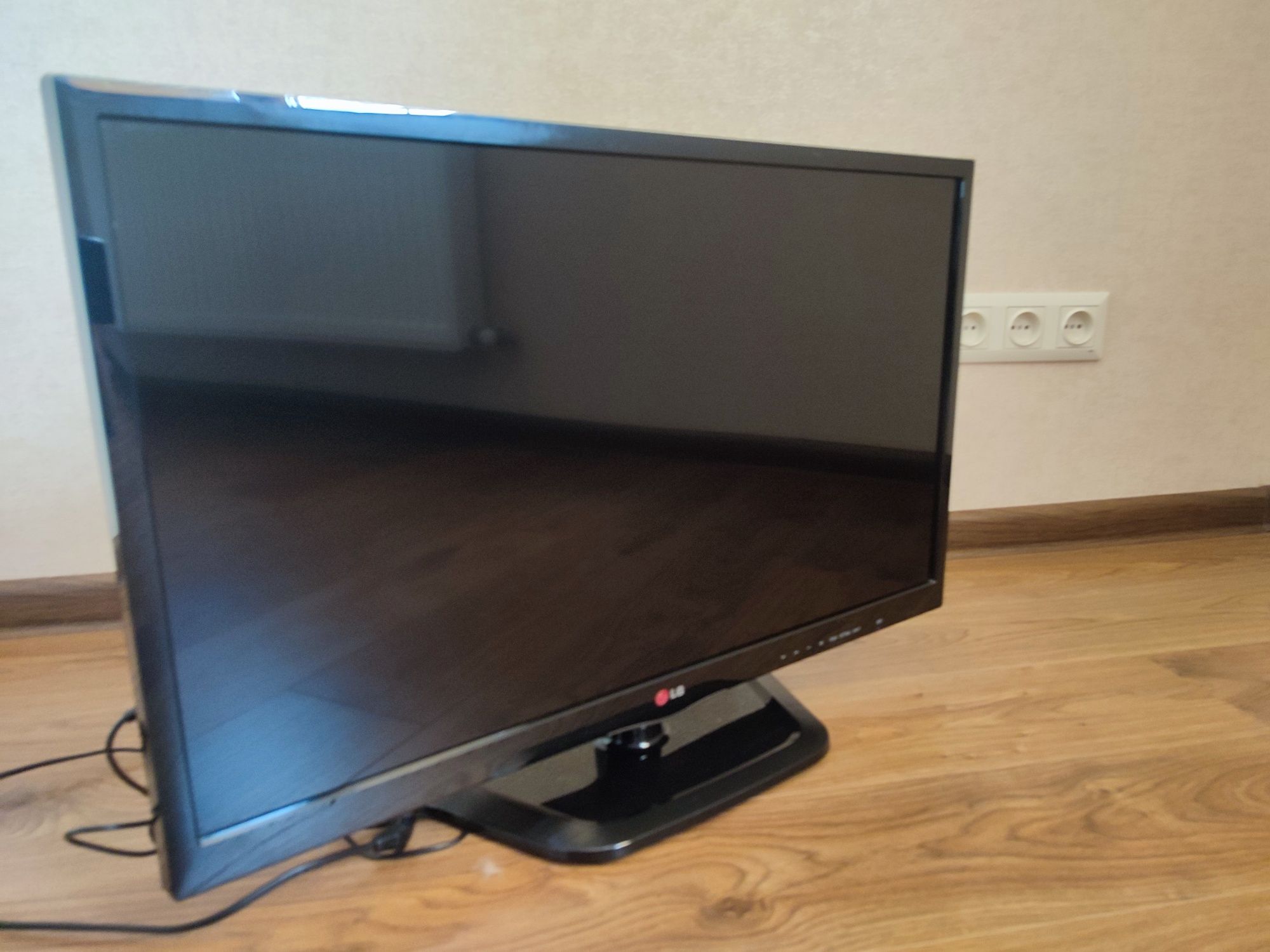 Телевізор LG 29LN450U