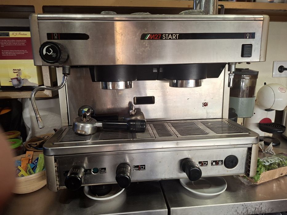 Máquina de Café com Moinho