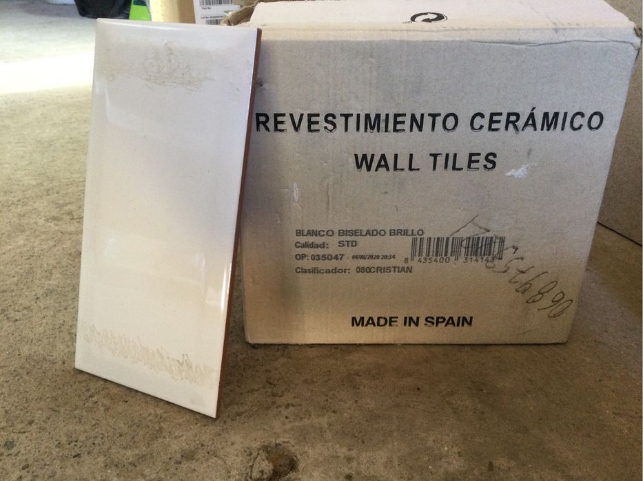 Продам плитку настенную кабанчик Испания