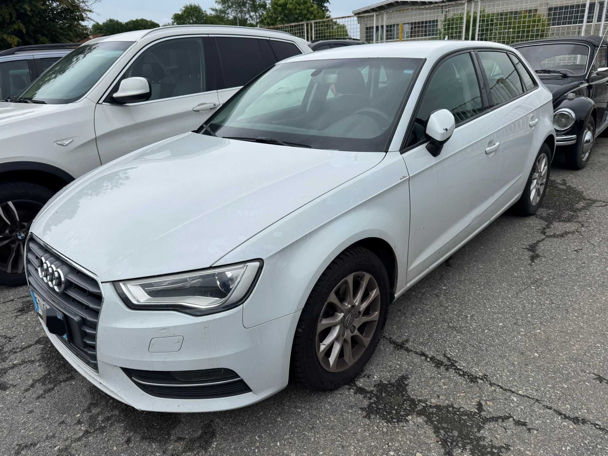 Audi A3 1.6tdi  Posiadam  inne  auta  z  włoch  całe i uszkodzone
