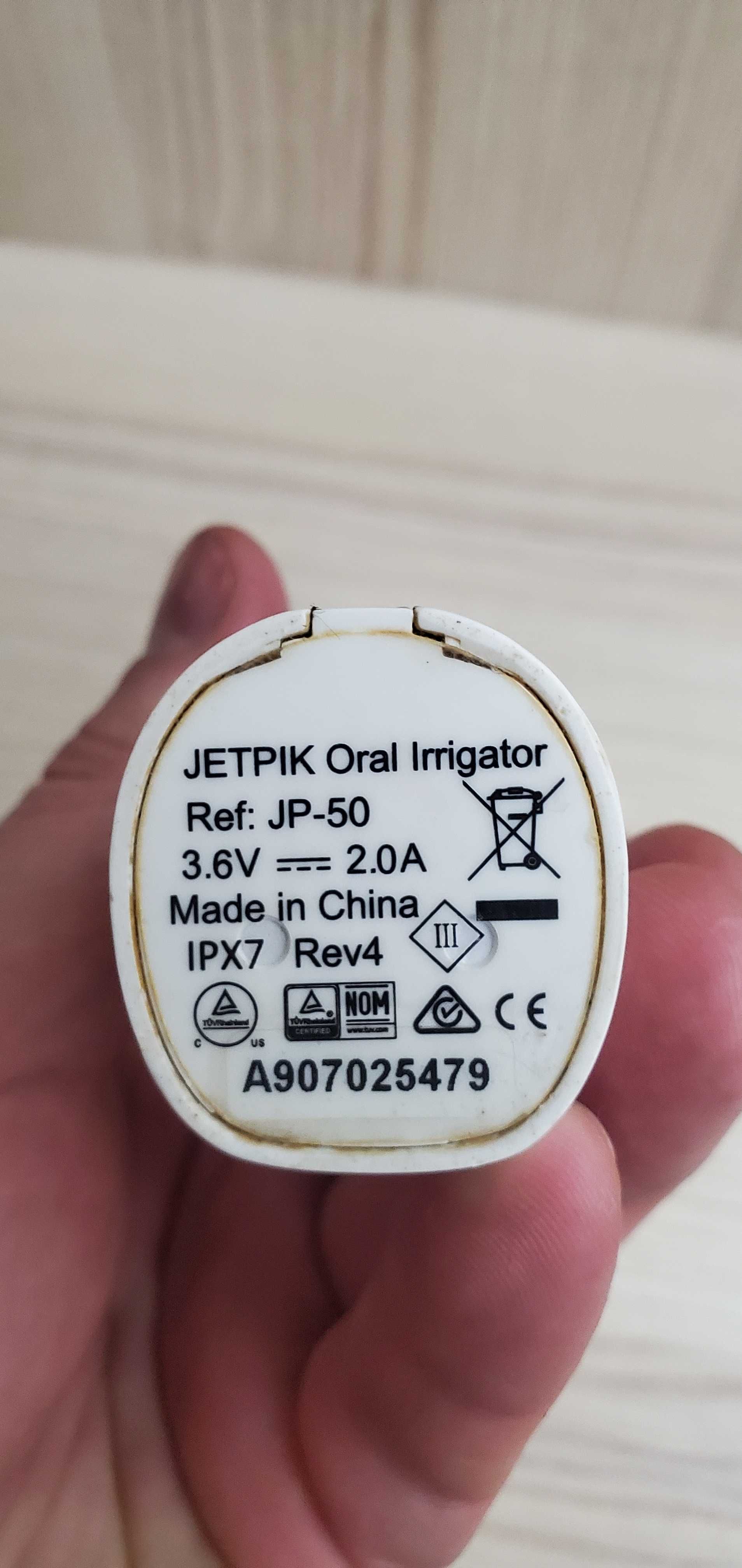 Іригатор Jetpik JP-50 на деталі. JETPIK Irrigator oral. Ирригатор JP50