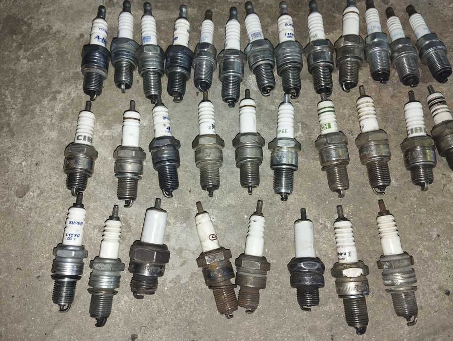Свічки автомобільні продам.