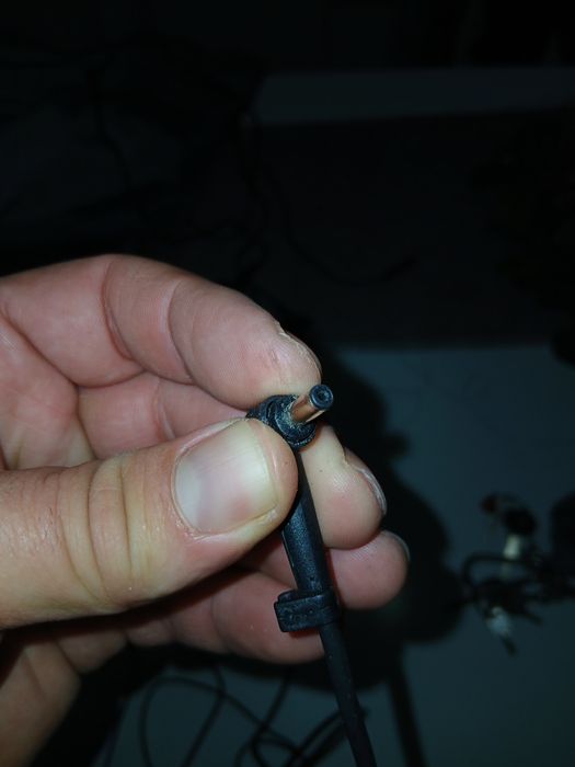 Vários Carregadores de pc portátil