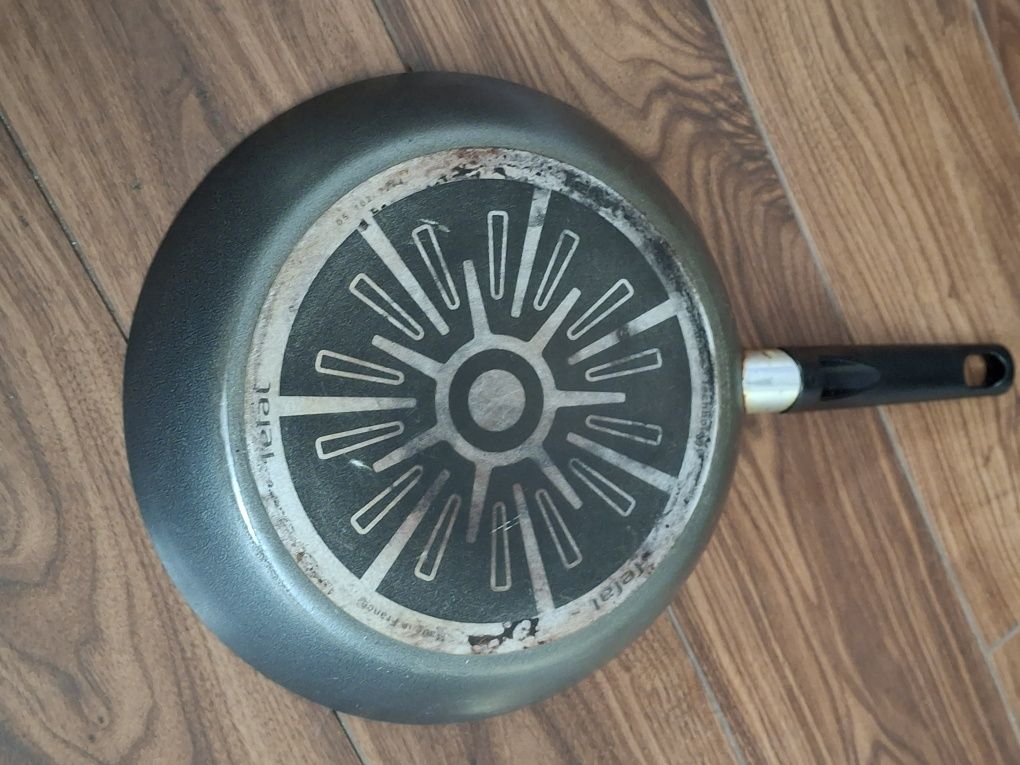 Patelnią teflonowa Tefal śr 27 cm