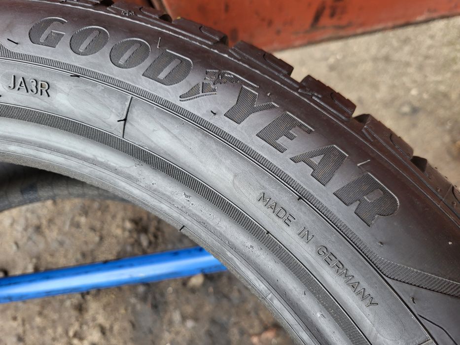 215/50/19 R19 GoodYear UltraGrip Performance+ 4шт ціна за 1шт шини