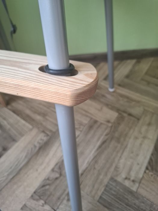 Krzesełko Ikea do karmienia z drewnianym podnóżkiem