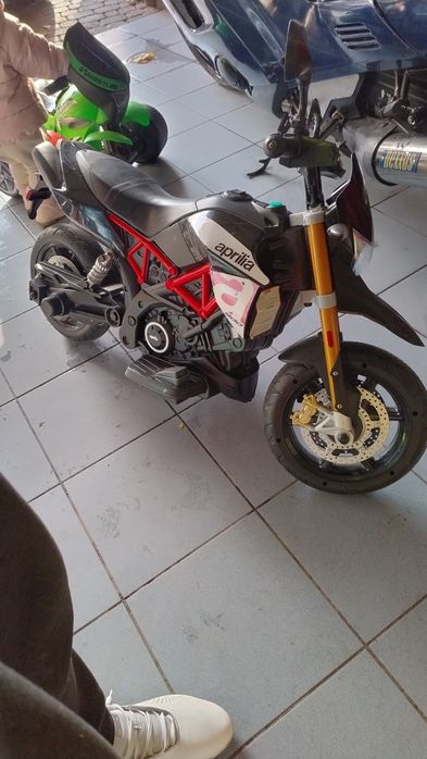 Motor na akumulator MOCNY Aprillia 9oo LED MP3 itp