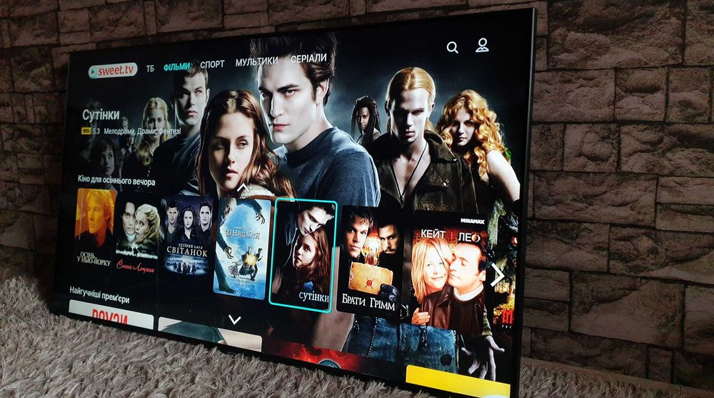 4K UHD Samsung Телевизор  50 дюймов SmartTV" UE50U8000