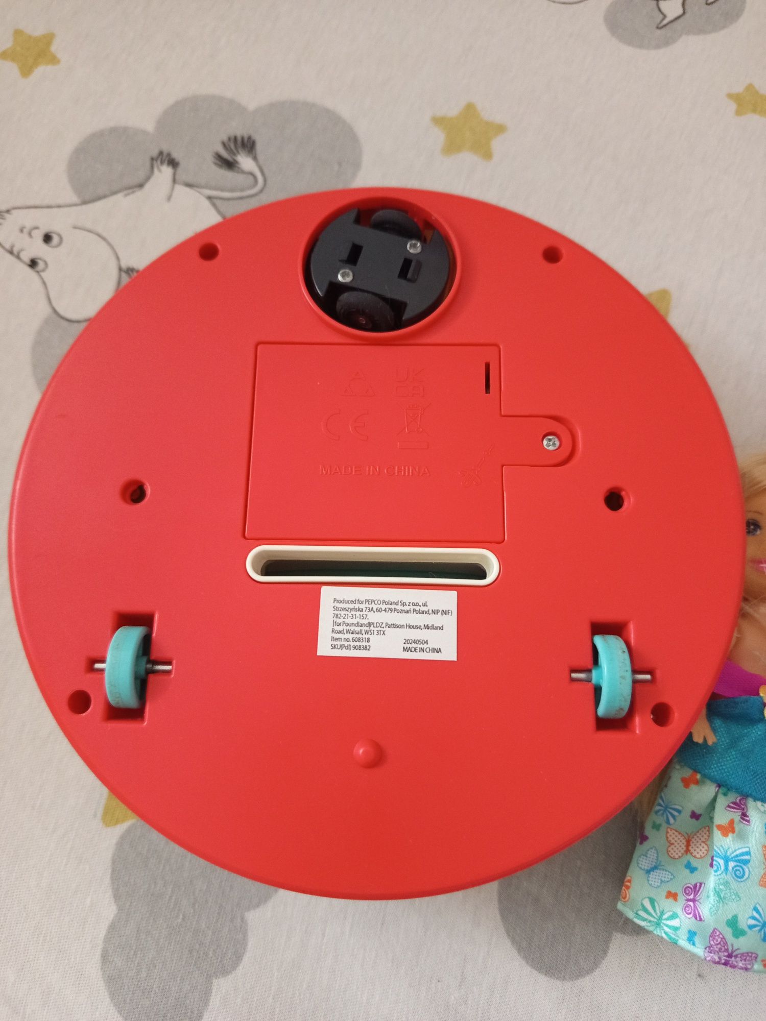 Robot sprzątający i lalki dla dzieci