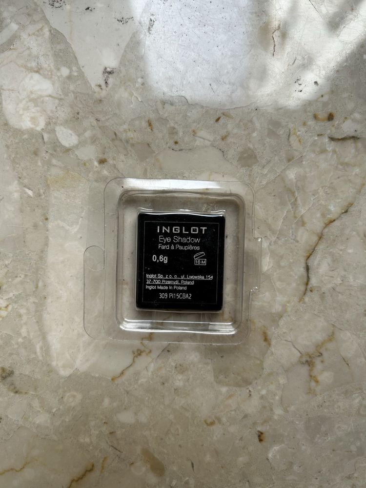 Cienie do powiek Inglot, Mac, Nyx, róż Neo Make-up, balsam do ust
