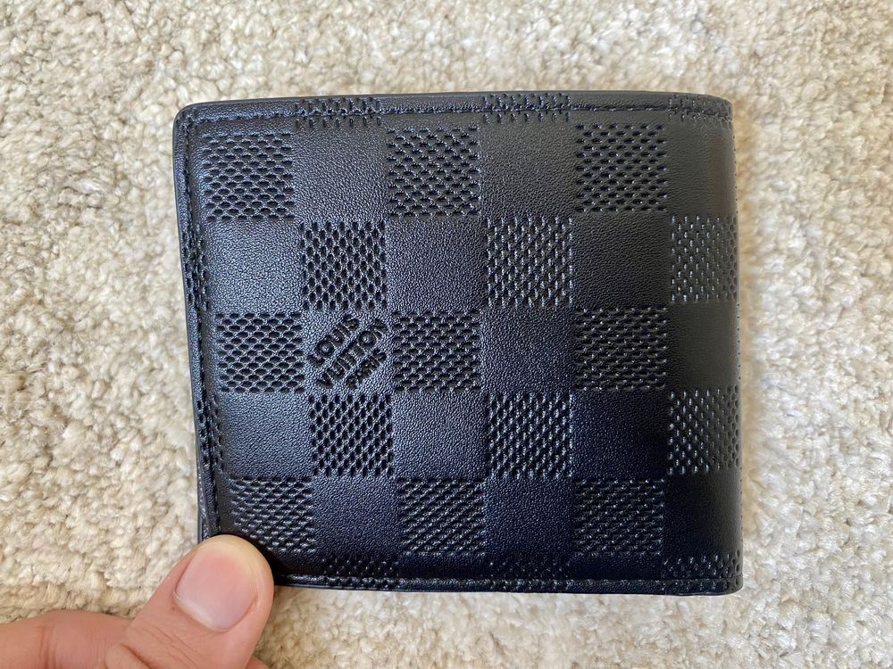 Carteira Louis Vuitton Embossed Grid