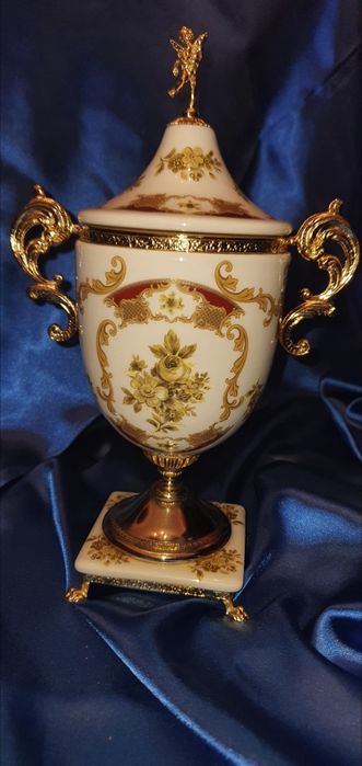 Ânfora em porcelana fina pintada à mão,laminada a ouro