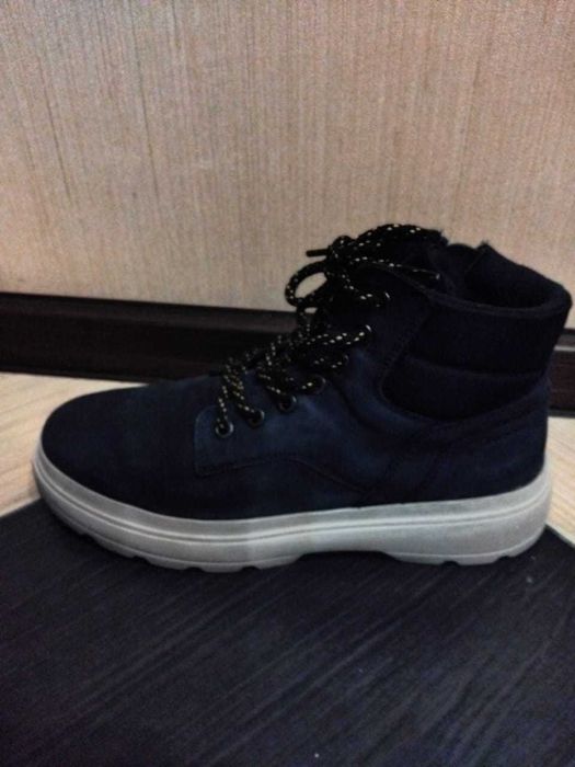 Взуття  ботинки 38 розміру Geox