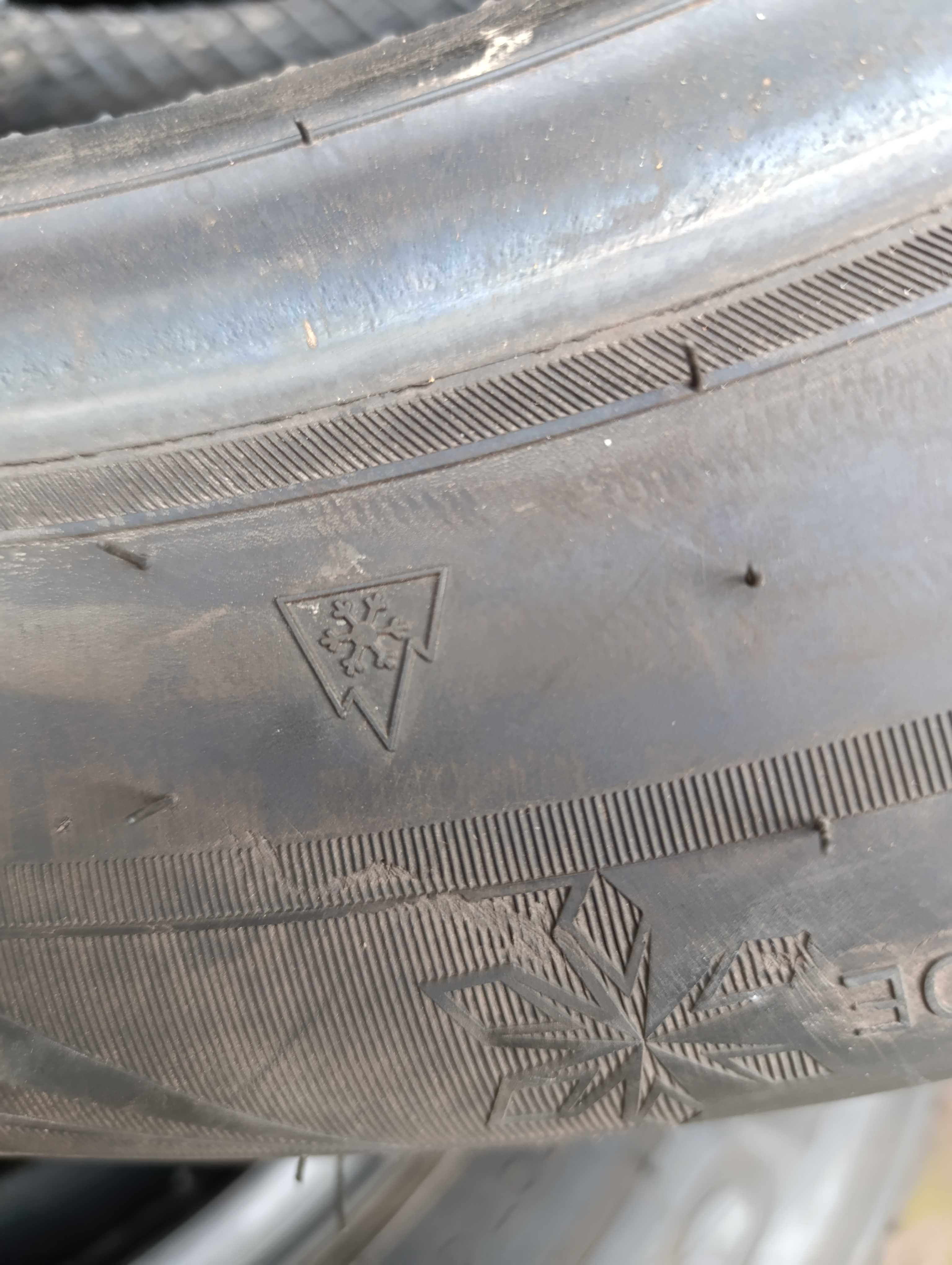 Комплект зимової резини 235/60R17 106H б/в більше 50% протектору