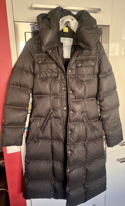 Benetton , taliowany płaszcz puchowy czarny. R. 40- włoskie