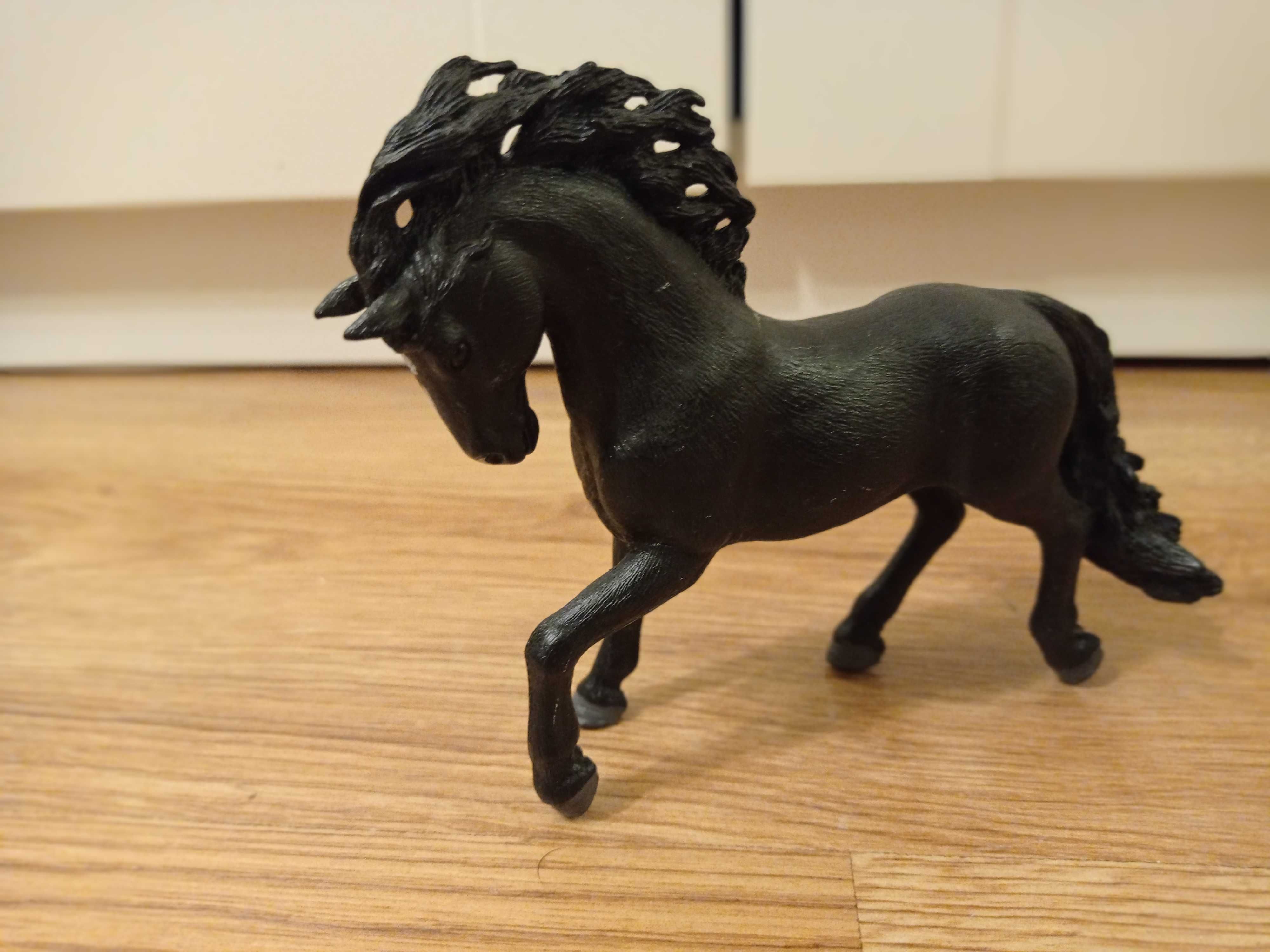 Koń- figurka Schleich i krowa- Collecta