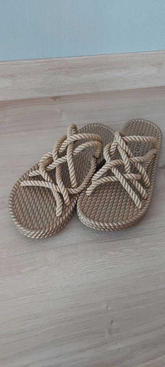 Плетенные сандалии