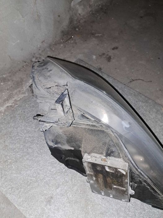 Lampa przednia opel zafira  b ,xenon