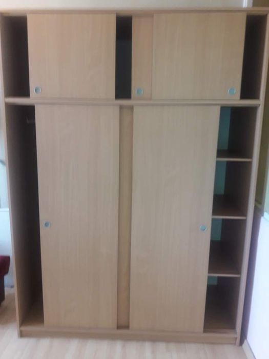 mam na sprzedaż szafe w bardzo dobrym stanie